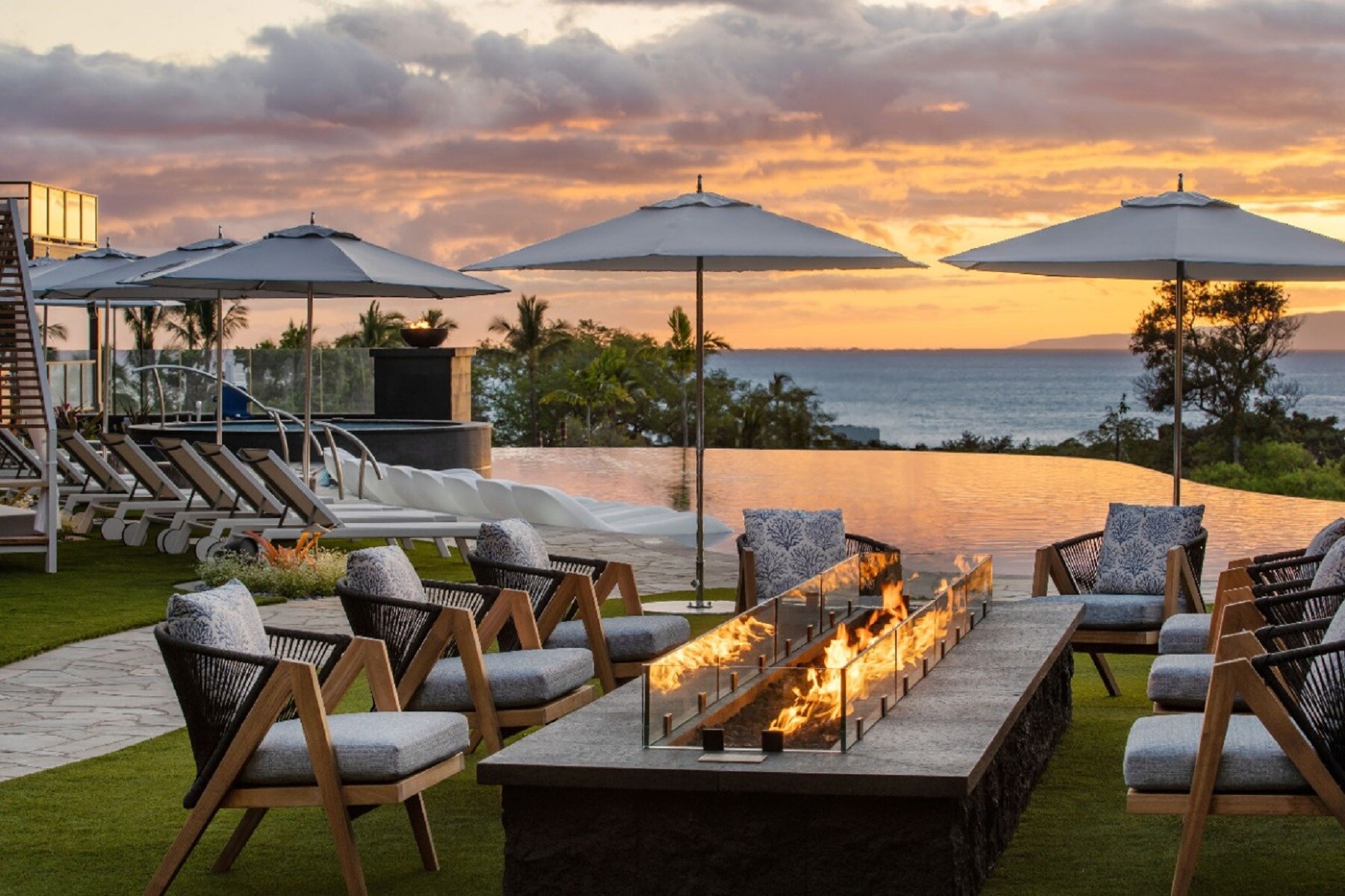 Pool Firepit at Kai Bar