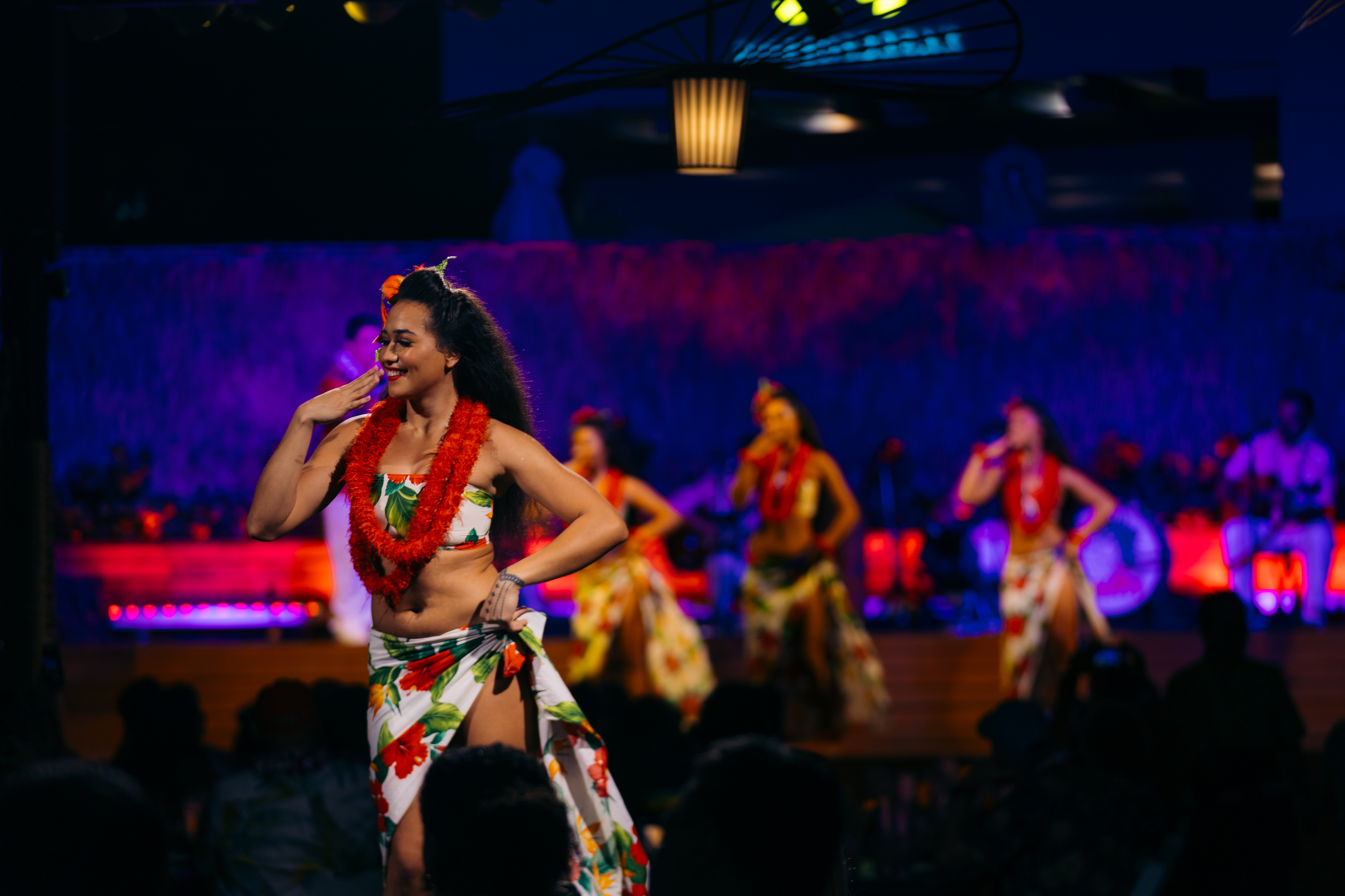 hula dancers luau hawaiian cultural performance